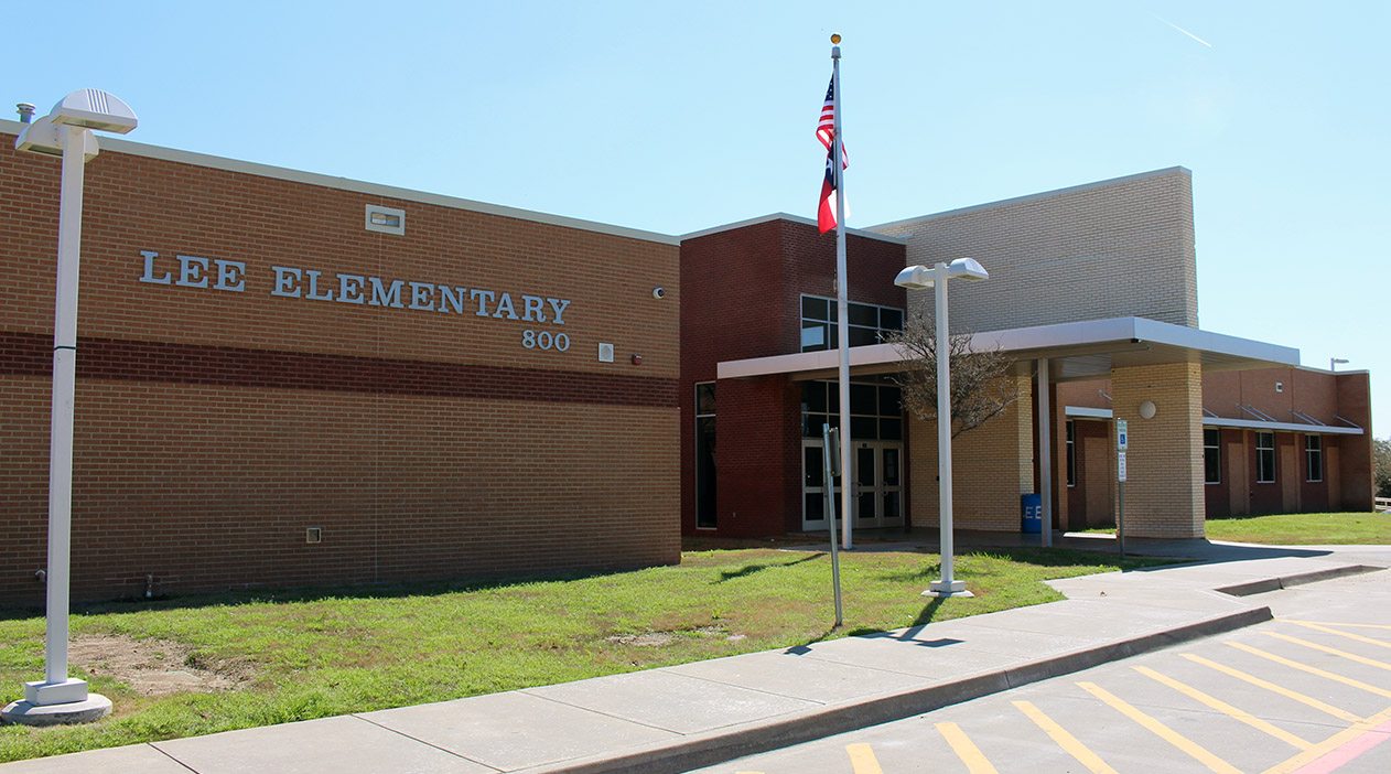 Denton's Robert E. Lee Elementary to be renamed after veteran teacher